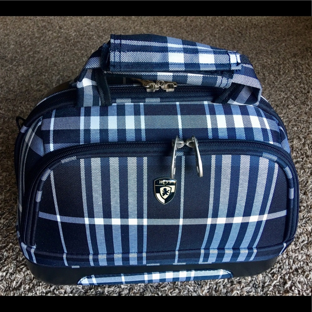 MAKE AN OFFER ** Heys Accessory Bag